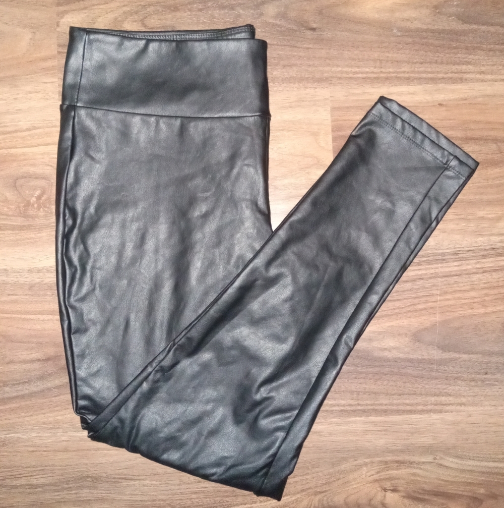 KENDALL & KYLIE SUPER CUTE BLACK FAUX LEATHER SKINNY PANTS SZ LG